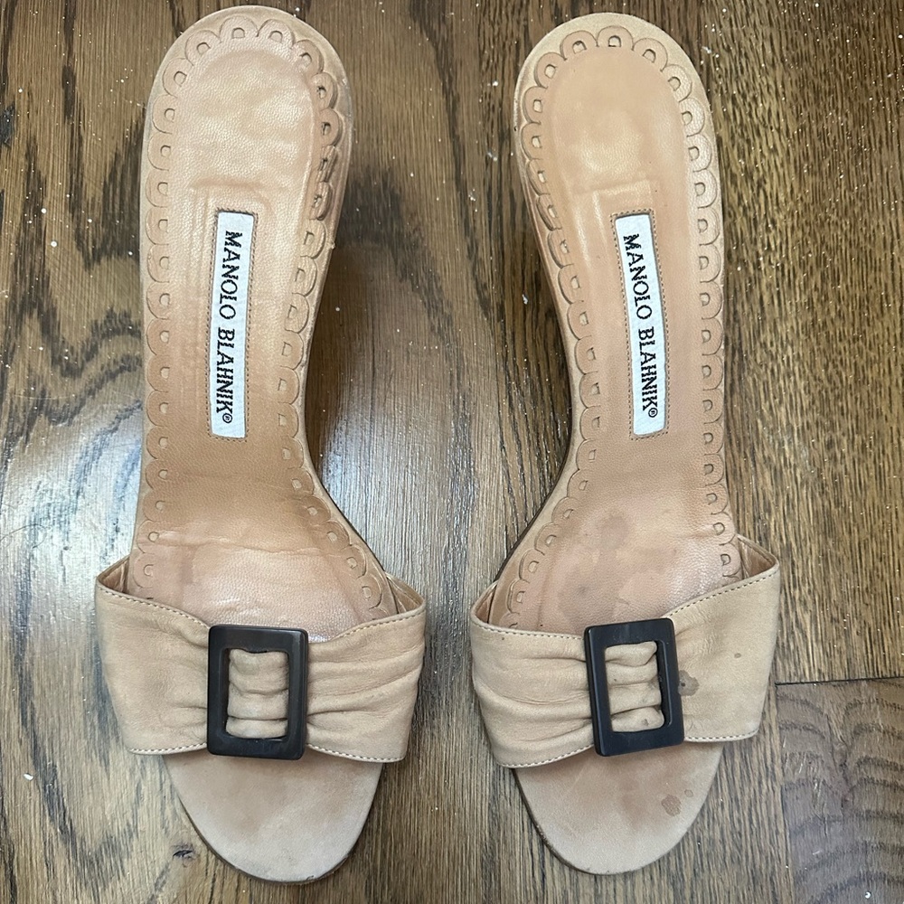 Manolo Blahnik Tan Kitten Heels Size 39
